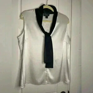 St John boutique White Sleeveless button down top with black tie, neckline 12
